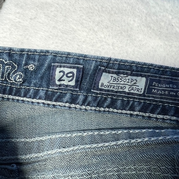 👖|•MISS ME•| Boyfriend Capri Jeans Size 29👖 - Picture 9 of 10